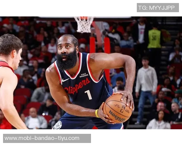 多特对阿德耶米标价6000万欧曼联巴萨密切关注球员动态